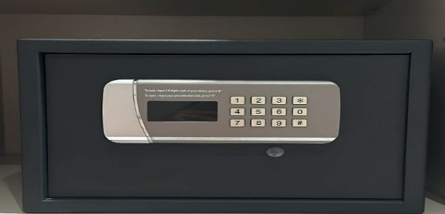 Personal safe in the patient room